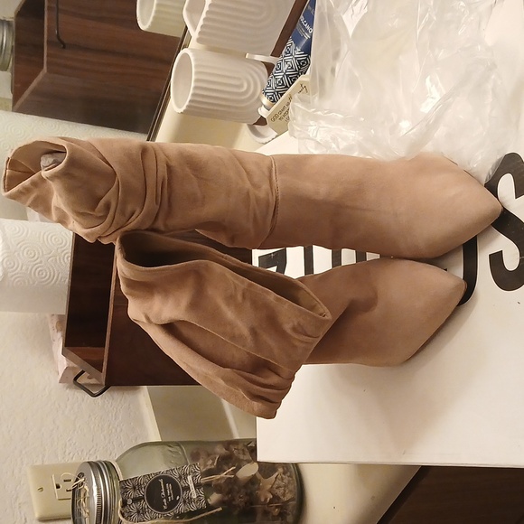 NWOT Tan Suede Boots - Picture 4 of 4